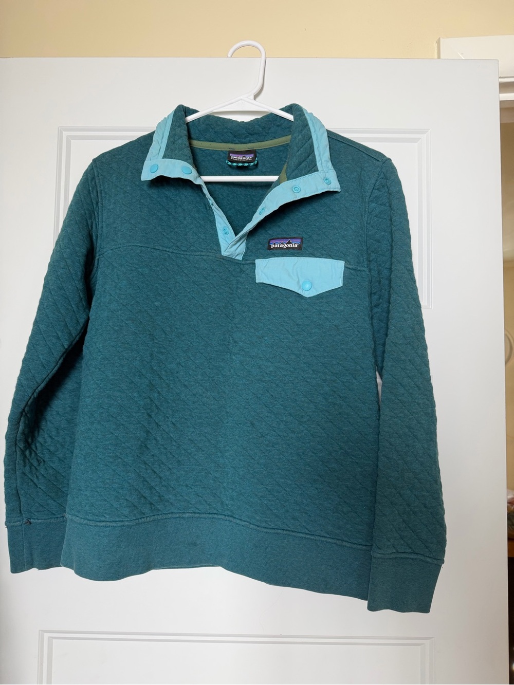Patagonia Teal Quilted Snap-Front Pullover with Light Teal Trim
